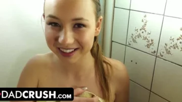 aproveitou a ausencia da esposa pra foder a enteada – DadCrush