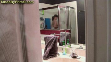 espiando a mãe no banho